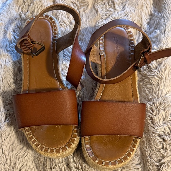 Universal Thread Shoes - Brown Leather Sandals with Ankle Strap